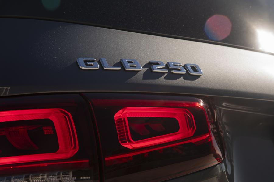 Логотип Mercedes-Benz GLB250 AMG Line (X247) 2019 года  (NA) (фото 8 из 40)